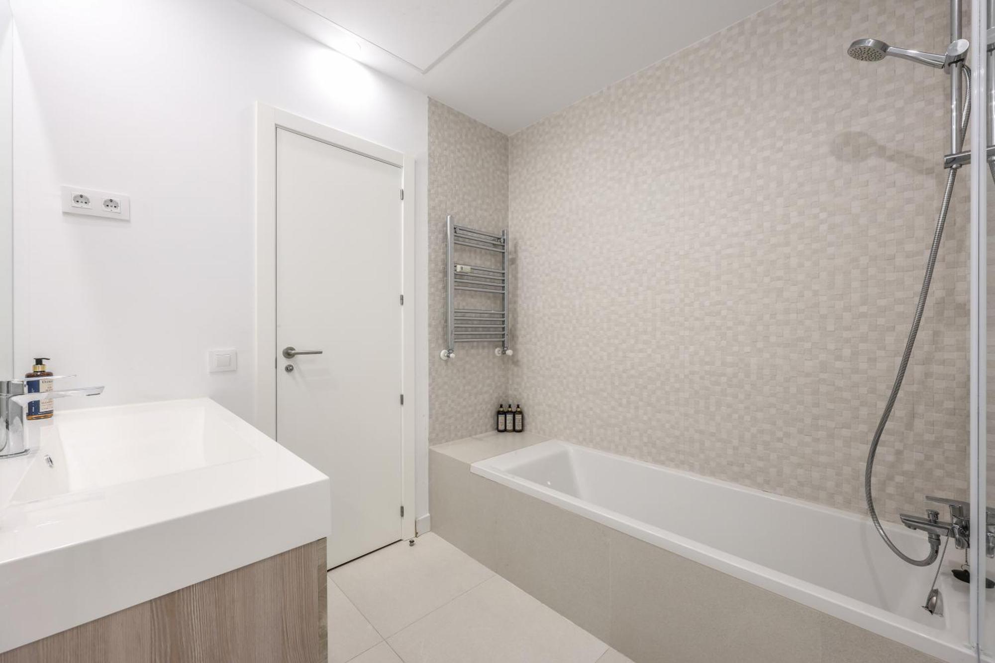 Отель Be Coliving Madrid Centro Экстерьер фото